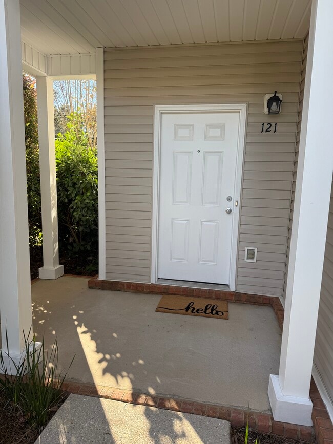 Building Photo - 121 Farrah Ave