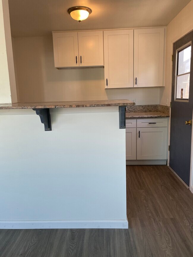 Building Photo - 724 48th St