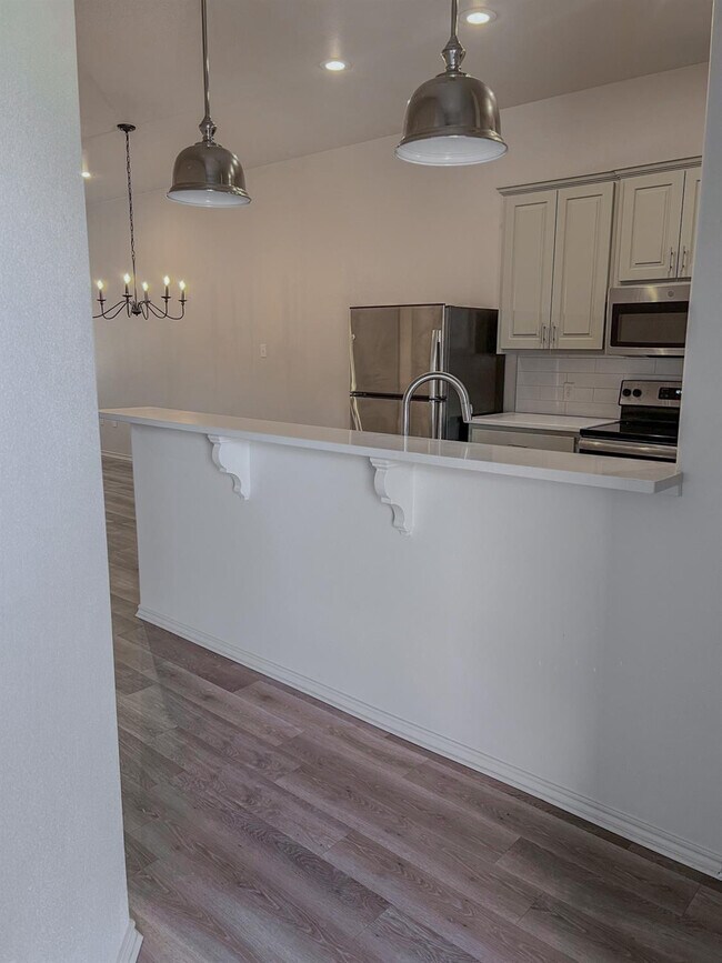 Building Photo - 11913 Evanston Ave