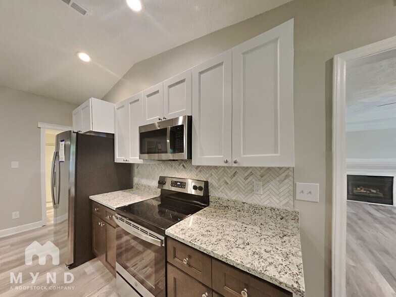 Building Photo - 5825 Crossing King Dr