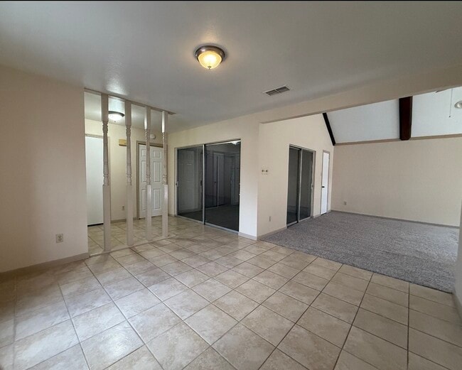 Building Photo - 2920 Cambridge Ln