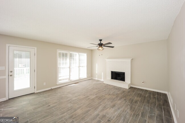 Building Photo - 105 Redspire Ln