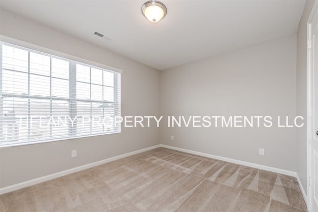 Building Photo - 8219 Romana Red Ln