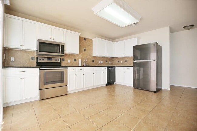 Building Photo - 213 Rim Rock Dr