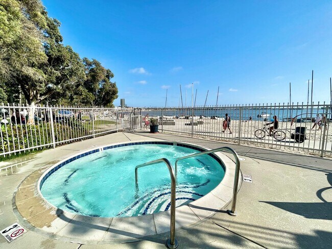 Building Photo - Live in Luxury Right on the Bay! Assigned Parking! Peek A Boo Bay View!