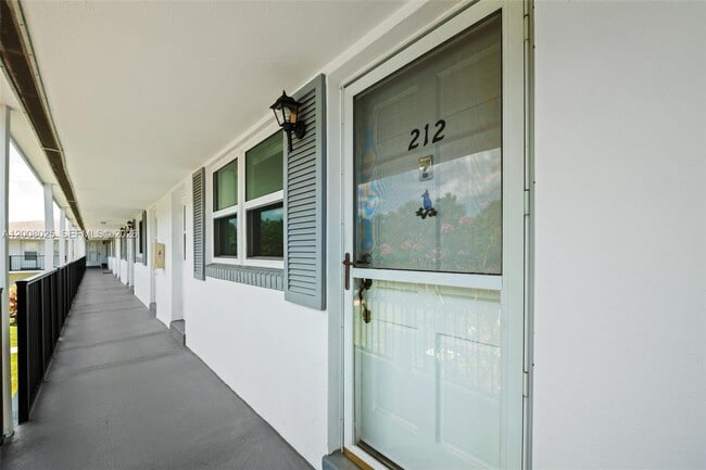 Building Photo - 1431 S 14th Ave