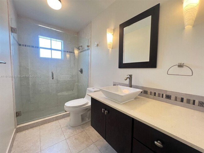 Building Photo - 435 Somerset Way