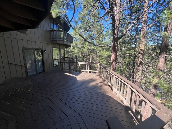 Building Photo - Stunning 3 Bed/ 2.5-Bath Home on the River...