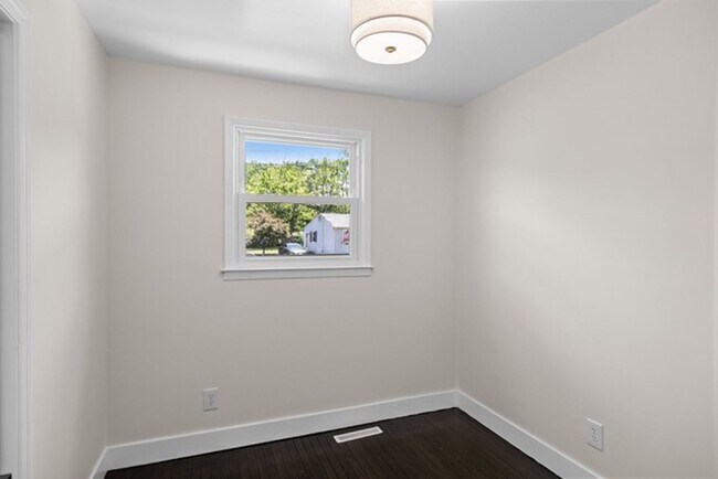 Building Photo - 7 Coville Dr