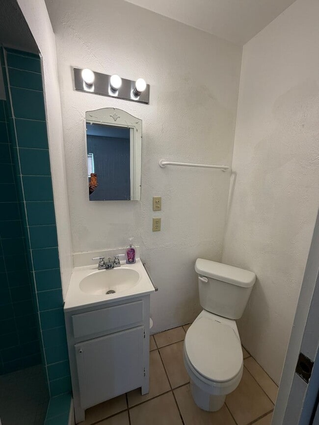 Building Photo - 2 Bed 2 Bath Home