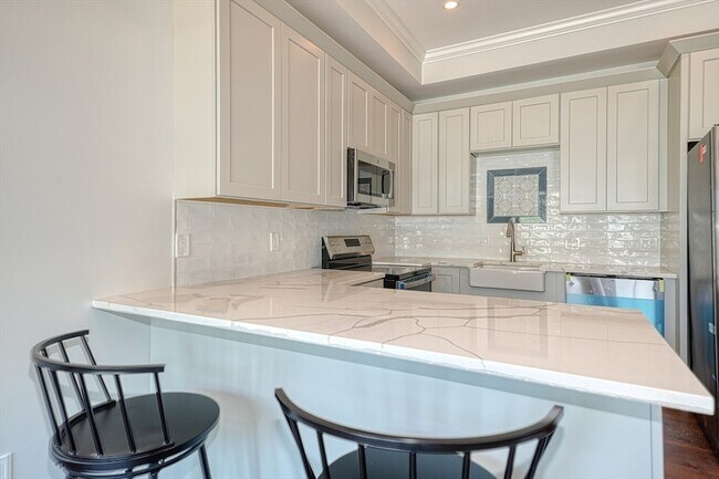 Primary Photo - 369 Grant St