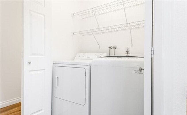 Building Photo - Awesome Juanita Condo for Lease