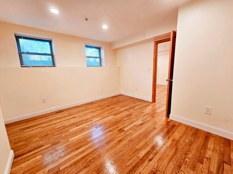 Building Photo - 1803 Beacon St