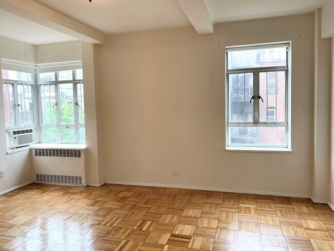 Building Photo - 15 W 84th St