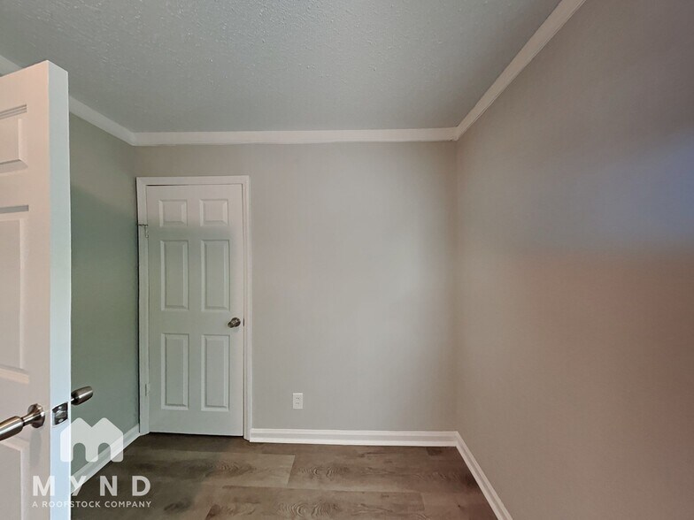Building Photo - 3026 Bellaire Dr