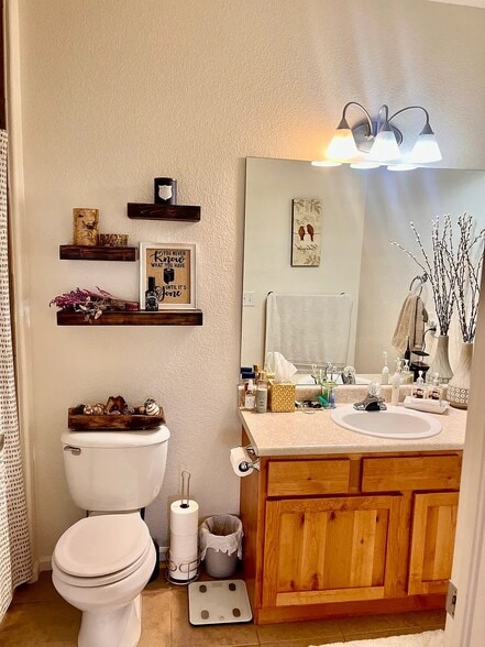 Building Photo - 2803 Kansas Dr