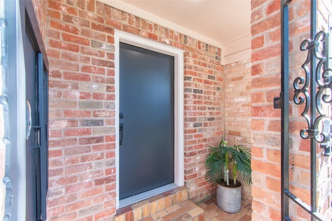 Building Photo - 727 Bunker Hill Rd