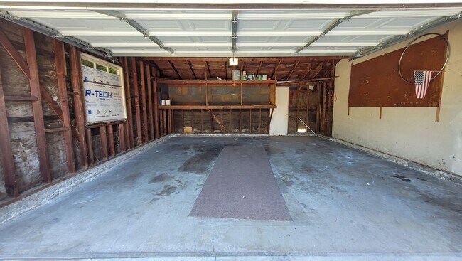 Building Photo - 3 Bed 2 Bath House Right Next To Disneylan...