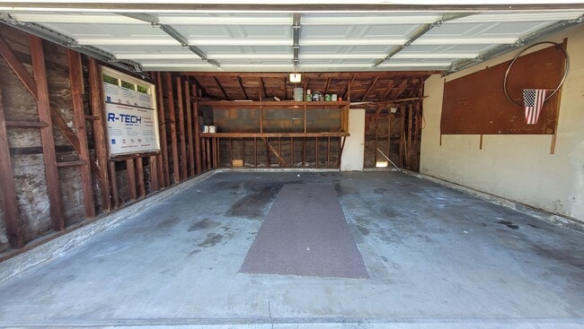 Building Photo - 3 Bed 2 Bath House Right Next To Disneyland! Available Now!