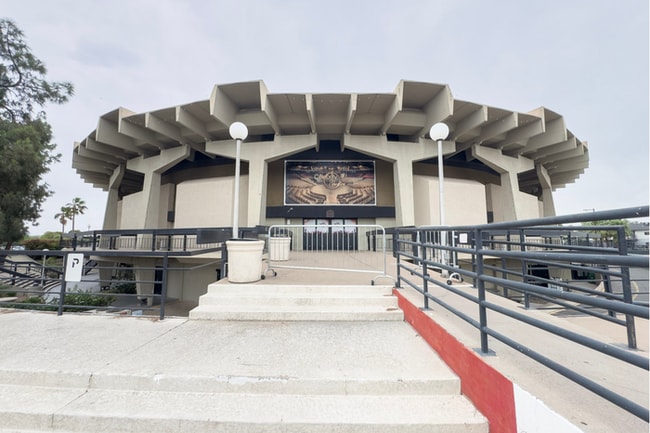 Building Photo - 3Bed/2.5Bath Townhouse at 24th St/Thomas! Move-In ready on 05/07/2026! -- NO HOA!