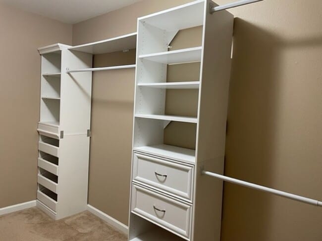 Building Photo - 4 Bedroom House Available August In Gilmor...