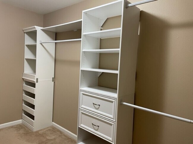 Building Photo - 4 Bedroom House Available August In Gilmore Farm