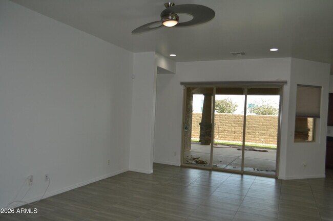 Building Photo - 9644 Thatcher Ave