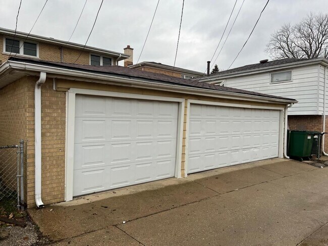 Building Photo - 9533 Schiller Blvd