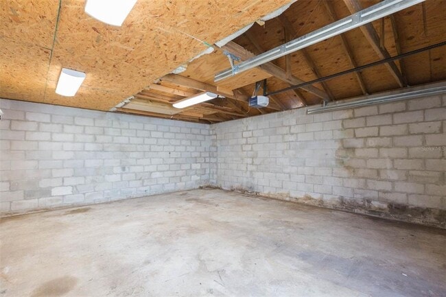 Building Photo - 218 W Jean St