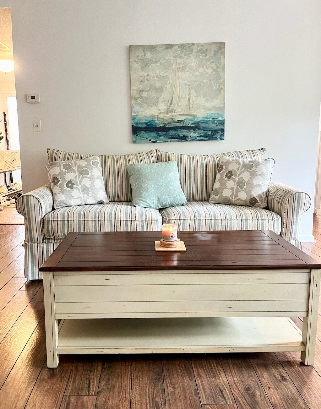 Living room - 85 Viscount Dr