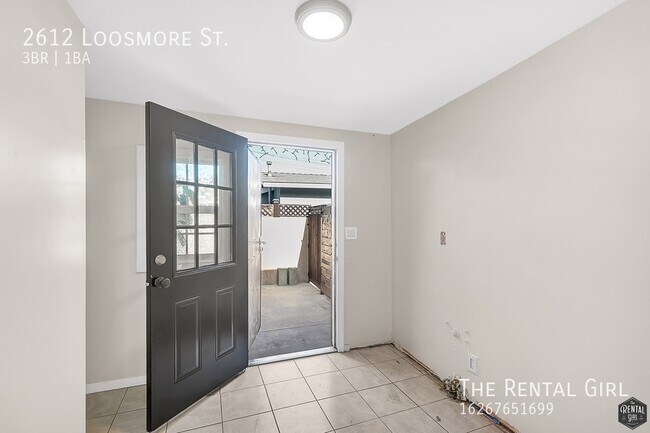 Building Photo - Spacious 3 Bedroom Single Family Home | Fu...
