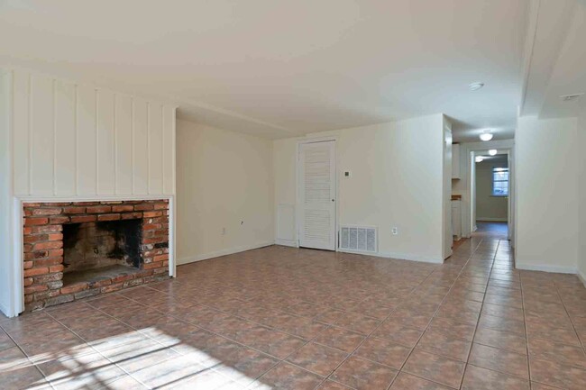 Building Photo - 924 North Carolina Ave SE