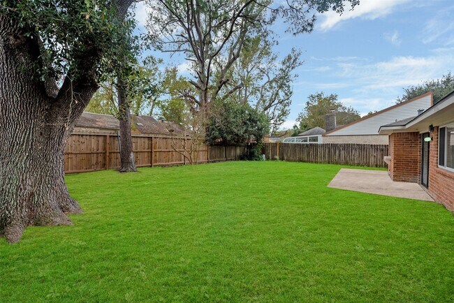 Building Photo - 15806 Spring Forest Dr