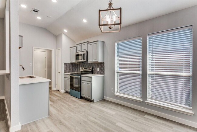 Building Photo - 752 Dema Ln
