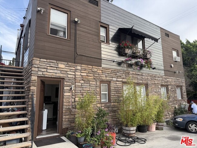 Building Photo - 5919 Lexington Ave