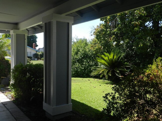 Building Photo - WONDERFUL SINGLE STORY HOUSE WITH LARGE YARD, GREAT LOCATION!