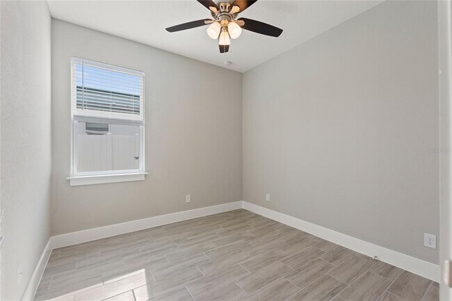 Building Photo - 326 Royal Palm Wy