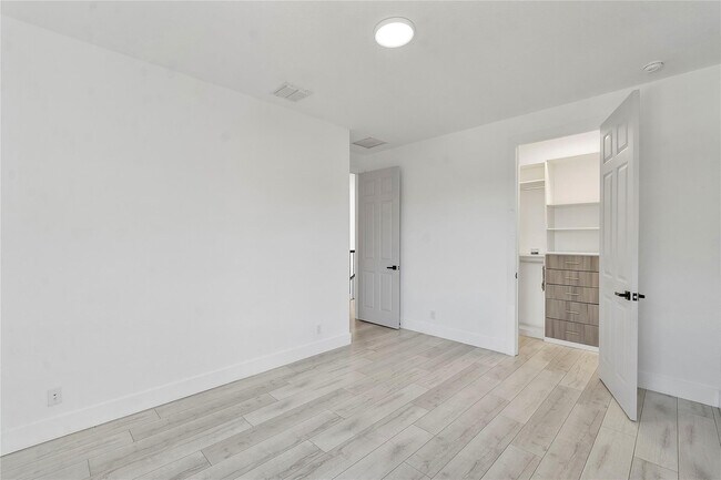 Building Photo - 12015 NW 83rd Pl