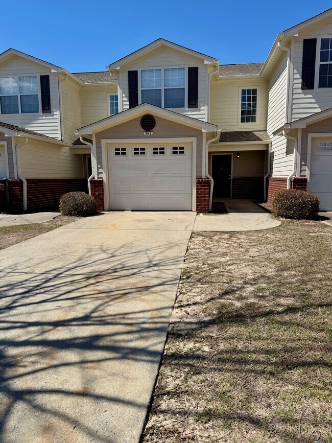Driveway and garage parking - 581 Wingspan Way