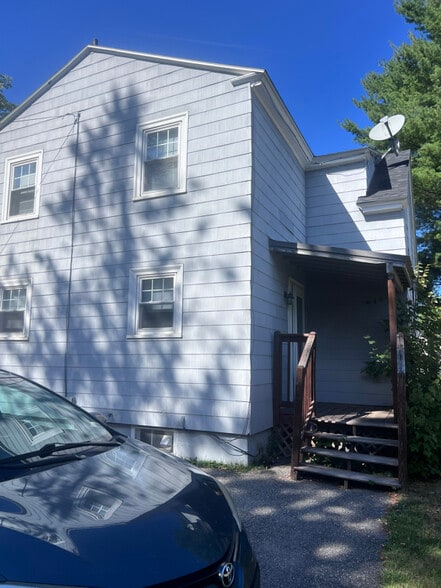 Building Photo - 360 Maple St