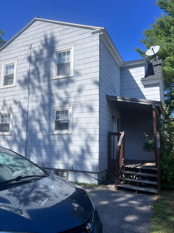 Building Photo - 360 Maple St