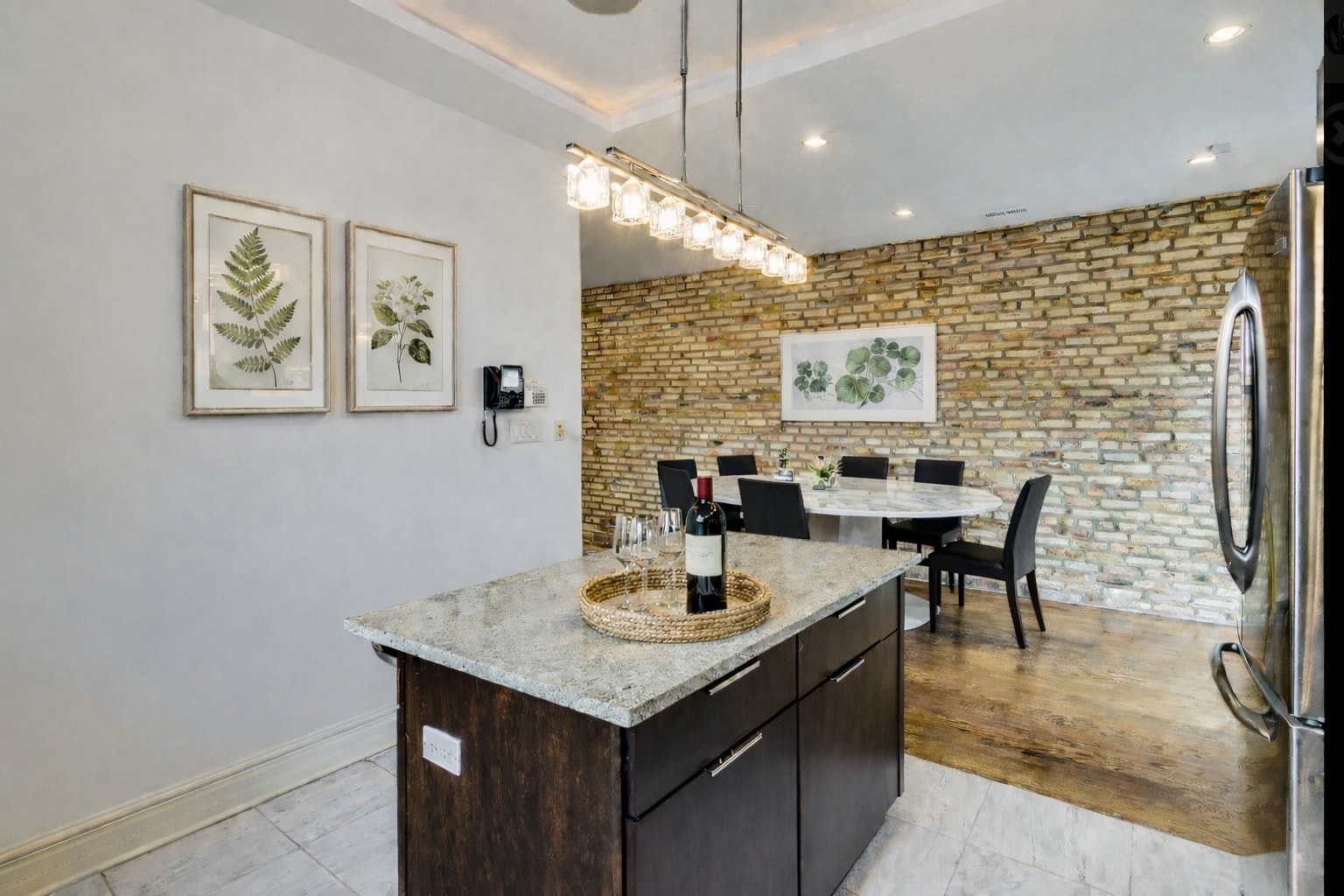 Building Photo - 4632 N Kenmore Ave