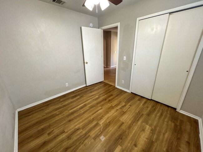 Building Photo - Cozy 3/2 in McKinney Park East