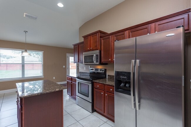 Building Photo - Spacious 4 Bed/3 Bath - Pace Mill Creek