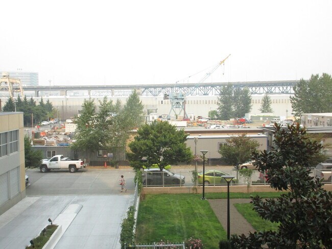 Building Photo - 3570 S River Pkwy