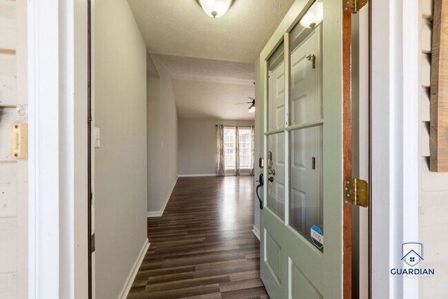 Building Photo - Lovely Southside subdivision living