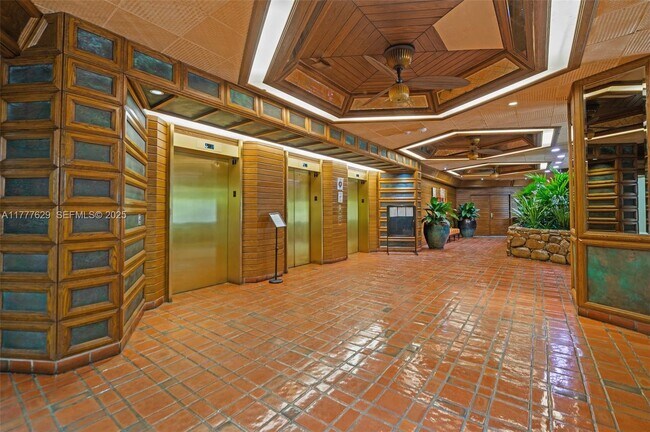 Building Photo - 2000 Towerside Terrace