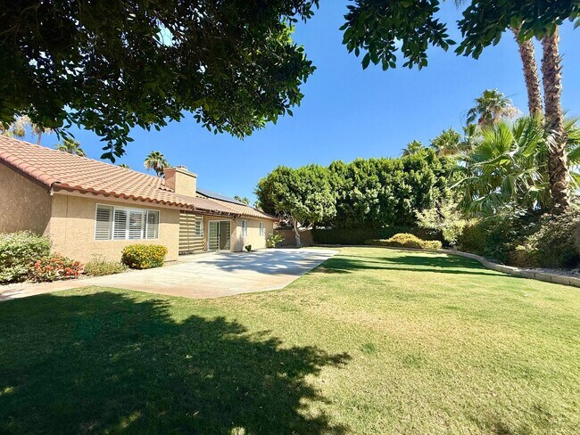 Building Photo - AVAILABLE NOW!! GORGEOUS 2 BEDROOM 2 BATHROOM Home in Palm Desert!