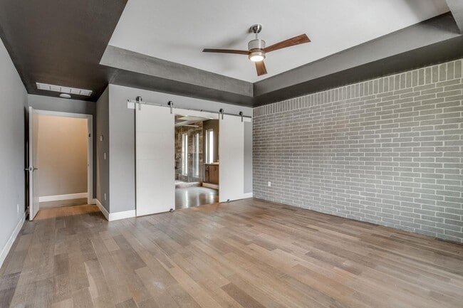 Building Photo - 649 NE 105th St