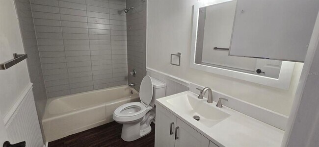 Building Photo - 4050 SE 22nd Ave